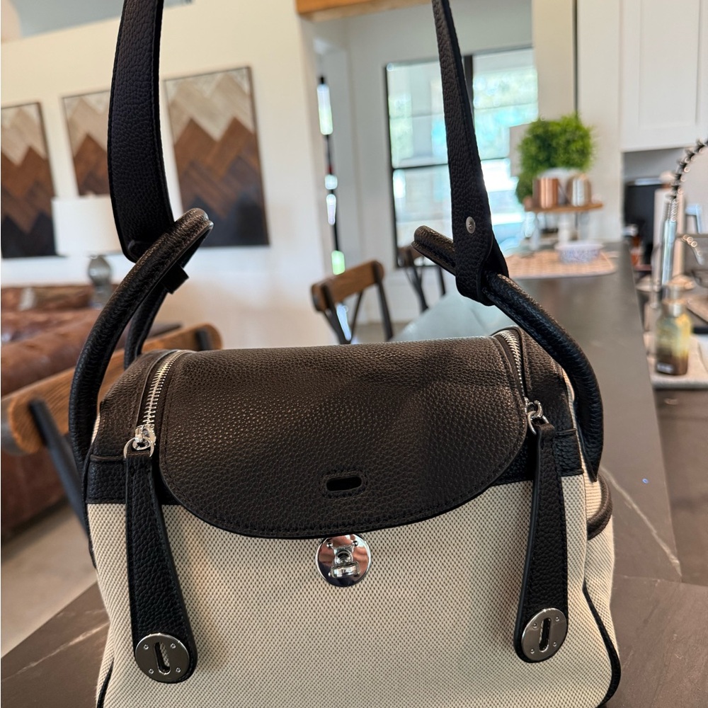 Lindy Shoulder Bag